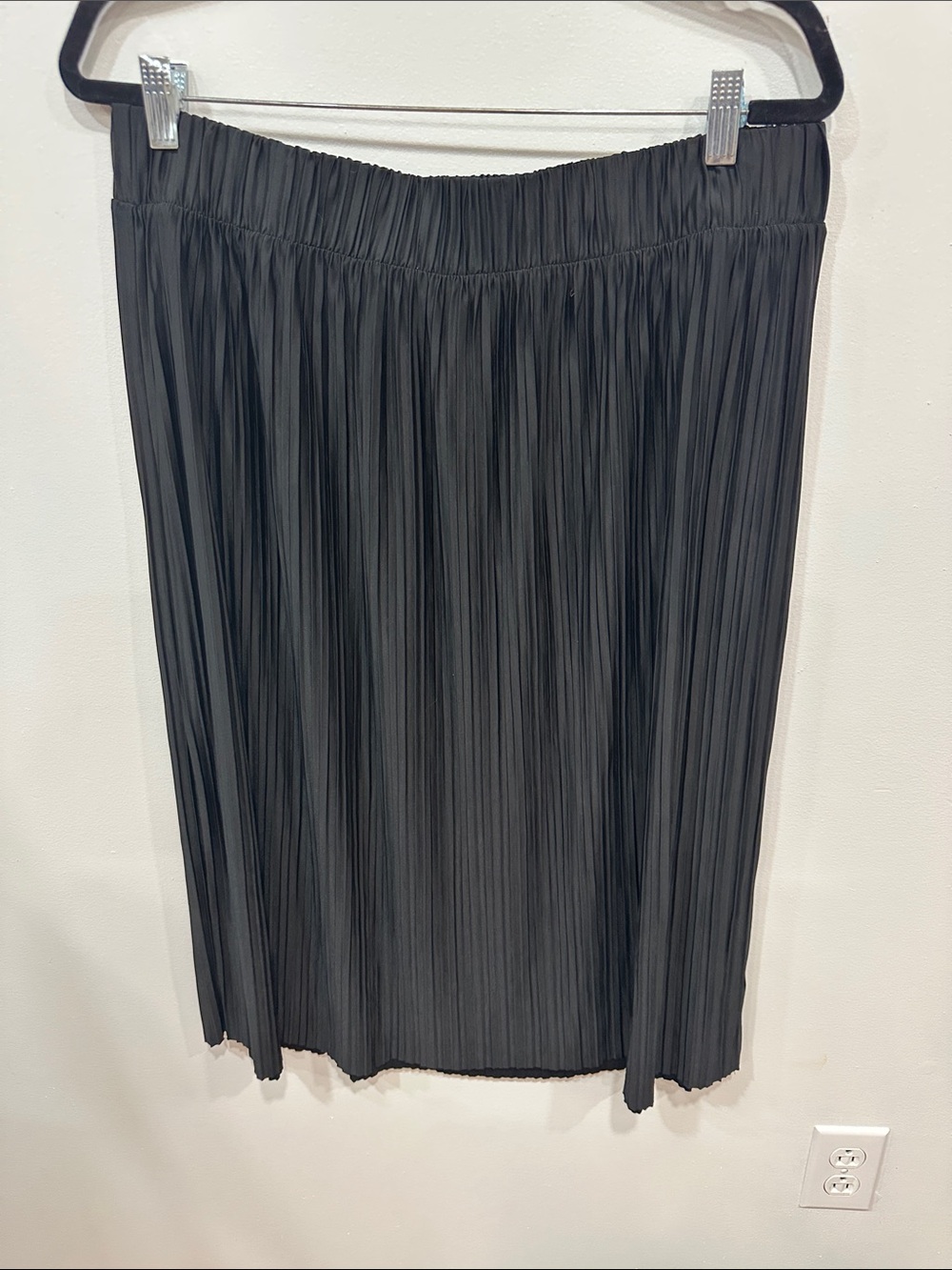 torrid Black Pleated Midi Skirt with Elastic Waist